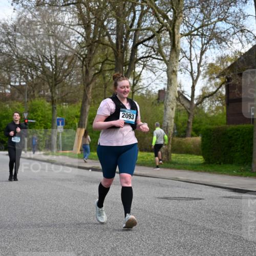 12.04.2026 - 45. Internationalen Wilhelmsburger Insellauf J. Mangold http://msf.ph/oto/9507428 12.04.2026 11:53:59 Ziel 2776, 2093, 2679, 2680 meine-sportfotos.de