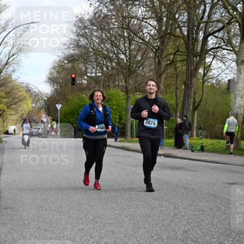 12.04.2026 - 45. Internationalen Wilhelmsburger Insellauf J. Mangold http://msf.ph/oto/9507441 12.04.2026 11:54:03 Ziel 2776, 2093, 2679, 2680 meine-sportfotos.de
