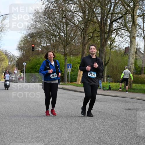 12.04.2026 - 45. Internationalen Wilhelmsburger Insellauf J. Mangold http://msf.ph/oto/9507447 12.04.2026 11:54:04 Ziel 2776, 2093, 2679, 2680 meine-sportfotos.de