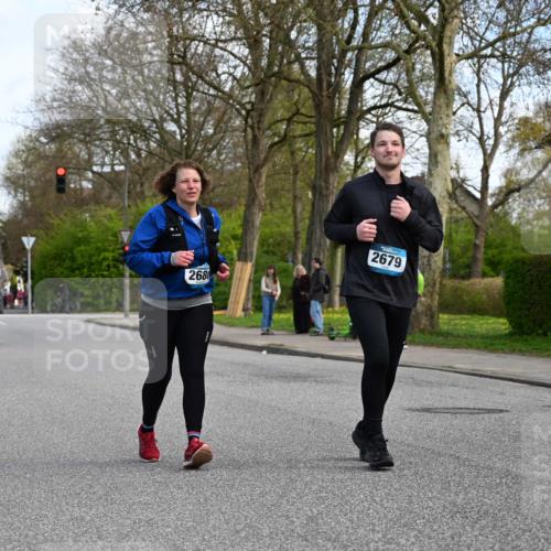 12.04.2026 - 45. Internationalen Wilhelmsburger Insellauf J. Mangold http://msf.ph/oto/9507457 12.04.2026 11:54:04 Ziel 2776, 2093, 2679, 2680 meine-sportfotos.de