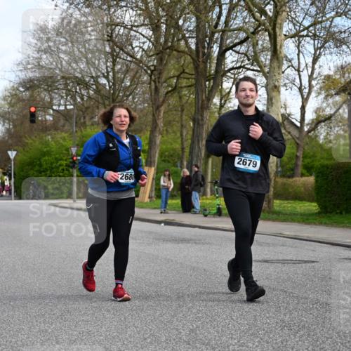 12.04.2026 - 45. Internationalen Wilhelmsburger Insellauf J. Mangold http://msf.ph/oto/9507458 12.04.2026 11:54:04 Ziel 2776, 2093, 2679, 2680 meine-sportfotos.de