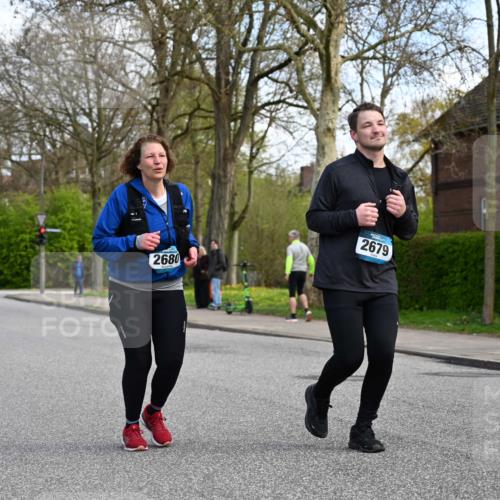12.04.2026 - 45. Internationalen Wilhelmsburger Insellauf J. Mangold http://msf.ph/oto/9507464 12.04.2026 11:54:05 Ziel 2776, 2093, 2679, 2680 meine-sportfotos.de