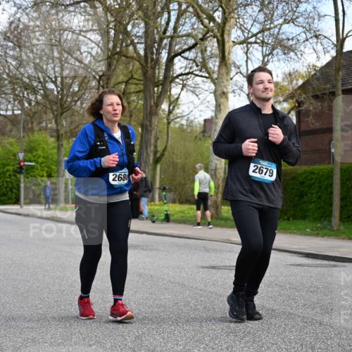 12.04.2026 - 45. Internationalen Wilhelmsburger Insellauf J. Mangold http://msf.ph/oto/9507465 12.04.2026 11:54:05 Ziel 2776, 2093, 2679, 2680 meine-sportfotos.de