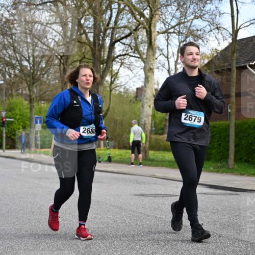 12.04.2026 - 45. Internationalen Wilhelmsburger Insellauf J. Mangold http://msf.ph/oto/9507467 12.04.2026 11:54:05 Ziel 2776, 2093, 2679, 2680 meine-sportfotos.de