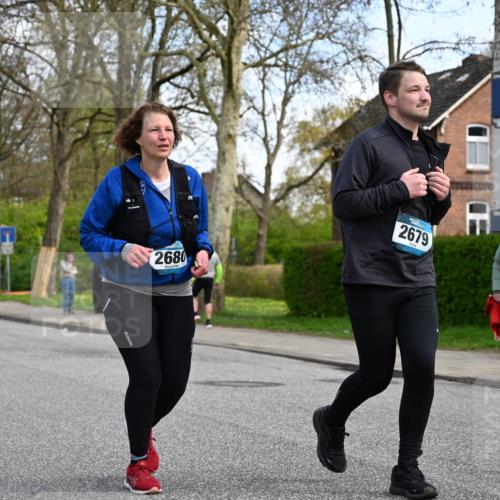 12.04.2026 - 45. Internationalen Wilhelmsburger Insellauf J. Mangold http://msf.ph/oto/9507472 12.04.2026 11:54:06 Ziel 2776, 2093, 2679, 2679, 2680 meine-sportfotos.de