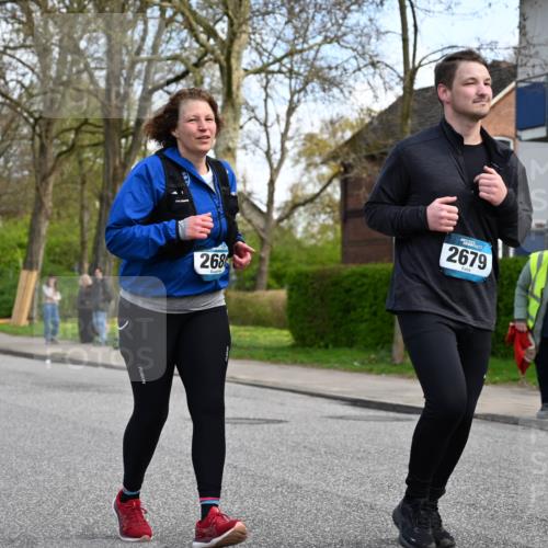12.04.2026 - 45. Internationalen Wilhelmsburger Insellauf J. Mangold http://msf.ph/oto/9507474 12.04.2026 11:54:06 Ziel 2776, 2093, 2679, 2679, 2680 meine-sportfotos.de