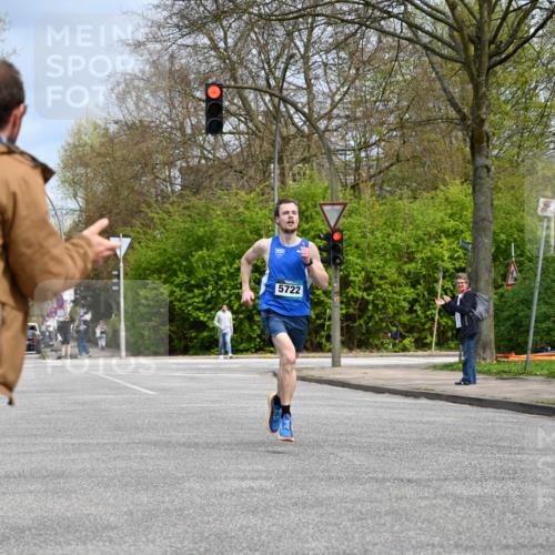 12.04.2026 - 45. Internationalen Wilhelmsburger Insellauf J. Mangold http://msf.ph/oto/9507477 12.04.2026 12:45:44 Ziel 5722, 4093 meine-sportfotos.de