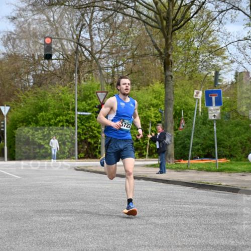 12.04.2026 - 45. Internationalen Wilhelmsburger Insellauf J. Mangold http://msf.ph/oto/9507482 12.04.2026 12:45:44 Ziel 5722, 4093 meine-sportfotos.de