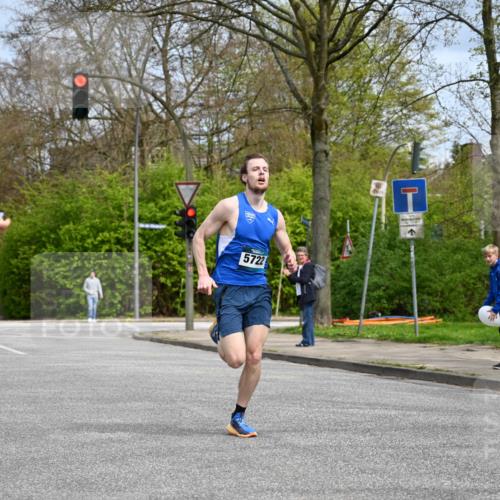 12.04.2026 - 45. Internationalen Wilhelmsburger Insellauf J. Mangold http://msf.ph/oto/9507483 12.04.2026 12:45:44 Ziel 5722, 4093 meine-sportfotos.de
