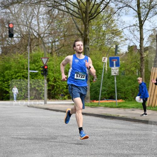 12.04.2026 - 45. Internationalen Wilhelmsburger Insellauf J. Mangold http://msf.ph/oto/9507485 12.04.2026 12:45:44 Ziel 5722, 4093 meine-sportfotos.de