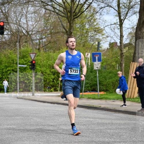 12.04.2026 - 45. Internationalen Wilhelmsburger Insellauf J. Mangold http://msf.ph/oto/9507486 12.04.2026 12:45:44 Ziel 5722, 4093 meine-sportfotos.de