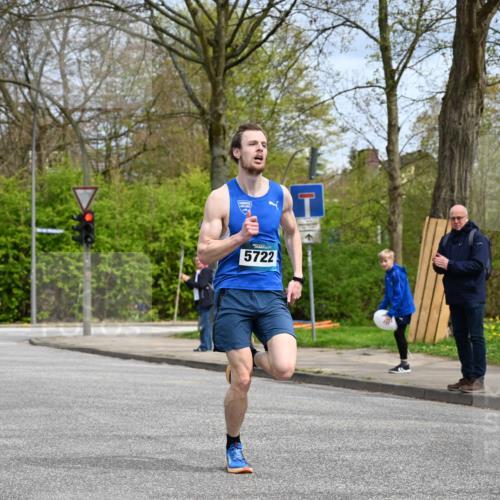 12.04.2026 - 45. Internationalen Wilhelmsburger Insellauf J. Mangold http://msf.ph/oto/9507487 12.04.2026 12:45:45 Ziel 5722, 4093 meine-sportfotos.de