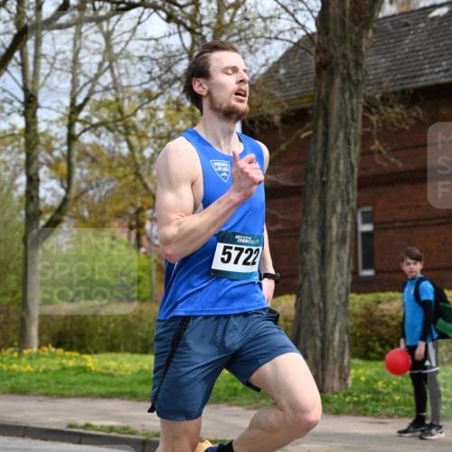 12.04.2026 - 45. Internationalen Wilhelmsburger Insellauf J. Mangold http://msf.ph/oto/9507495 12.04.2026 12:45:45 Ziel 5722, 4093 meine-sportfotos.de
