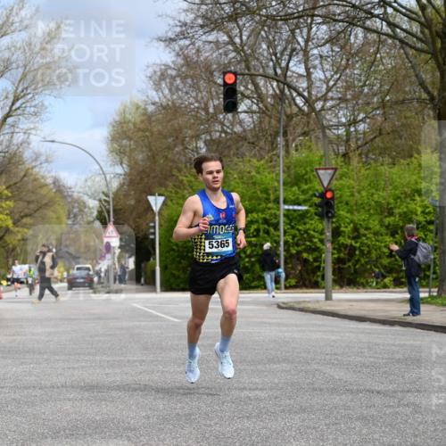 12.04.2026 - 45. Internationalen Wilhelmsburger Insellauf J. Mangold http://msf.ph/oto/9507516 12.04.2026 12:46:43 Ziel 3389, 5365, 3048, 3048, 5413, 4656, 5556, 5709, 3750, 3301 meine-sportfotos.de