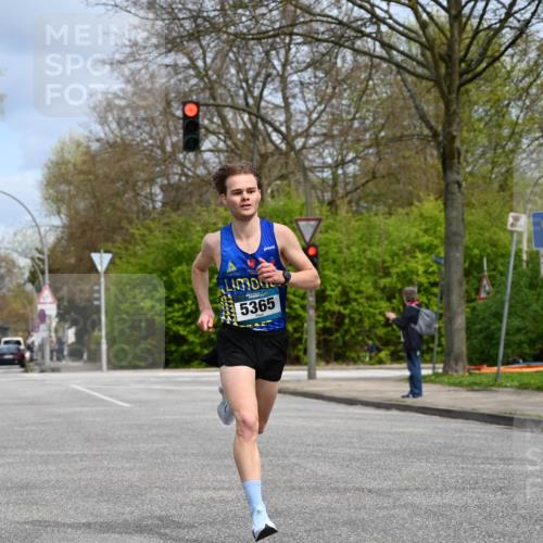 12.04.2026 - 45. Internationalen Wilhelmsburger Insellauf J. Mangold http://msf.ph/oto/9507521 12.04.2026 12:46:44 Ziel 3389, 5365, 3048, 5413, 4656, 5556, 5709, 3750, 3301 meine-sportfotos.de