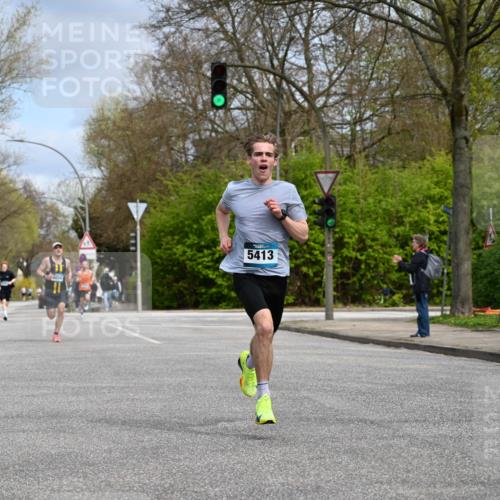 12.04.2026 - 45. Internationalen Wilhelmsburger Insellauf J. Mangold http://msf.ph/oto/9507555 12.04.2026 12:47:04 Ziel 3048, 5413, 4656, 5556, 5709, 3750, 3750, 3301, 4466, 5495, 3452 meine-sportfotos.de
