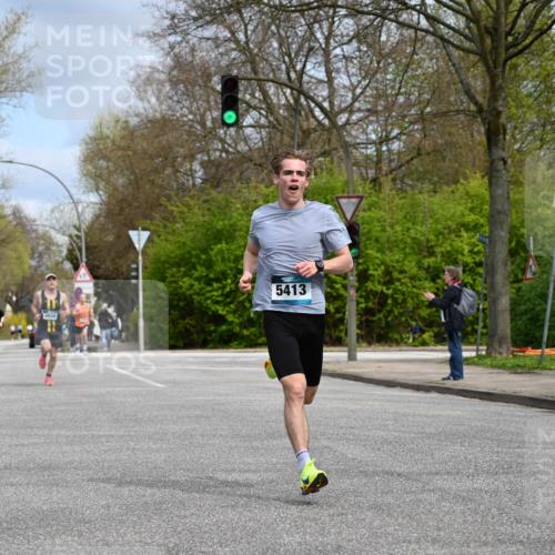 12.04.2026 - 45. Internationalen Wilhelmsburger Insellauf J. Mangold http://msf.ph/oto/9507556 12.04.2026 12:47:04 Ziel 3048, 5413, 4656, 5556, 5709, 3750, 3750, 3301, 4466, 5495, 3452 meine-sportfotos.de