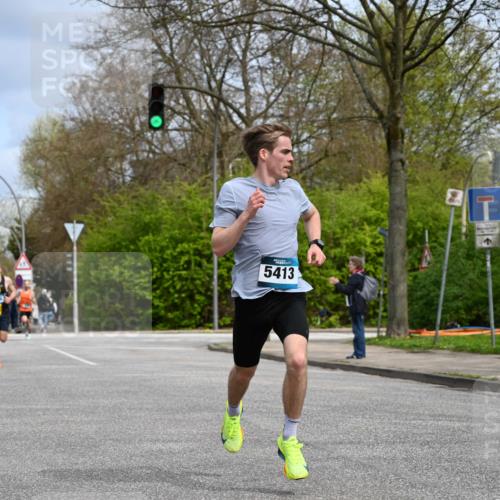 12.04.2026 - 45. Internationalen Wilhelmsburger Insellauf J. Mangold http://msf.ph/oto/9507559 12.04.2026 12:47:04 Ziel 3048, 5413, 4656, 5556, 5709, 3750, 3750, 3301, 4466, 5495, 3452 meine-sportfotos.de