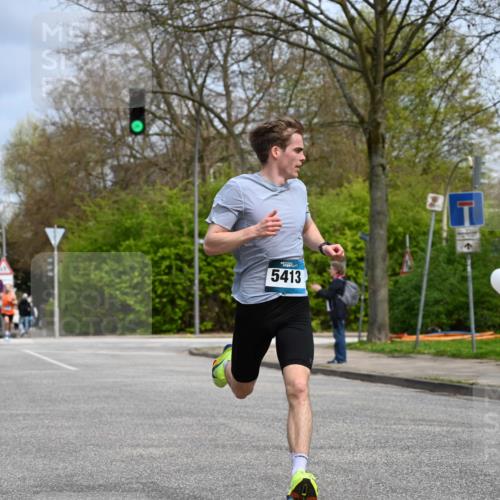 12.04.2026 - 45. Internationalen Wilhelmsburger Insellauf J. Mangold http://msf.ph/oto/9507560 12.04.2026 12:47:05 Ziel 3048, 5413, 4656, 5556, 5709, 3750, 3301, 4466, 5495, 3452, 4877 meine-sportfotos.de