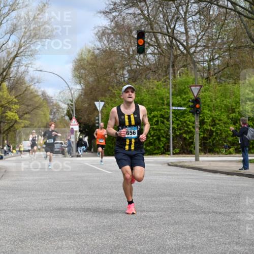 12.04.2026 - 45. Internationalen Wilhelmsburger Insellauf J. Mangold http://msf.ph/oto/9507569 12.04.2026 12:47:07 Ziel 3048, 5413, 4656, 5556, 5709, 3750, 3301, 4466, 5495, 3452, 4877 meine-sportfotos.de