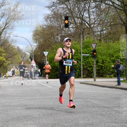 12.04.2026 - 45. Internationalen Wilhelmsburger Insellauf J. Mangold http://msf.ph/oto/9507571 12.04.2026 12:47:07 Ziel 3048, 5413, 4656, 5556, 5709, 3750, 3301, 4466, 5495, 3452, 4877 meine-sportfotos.de