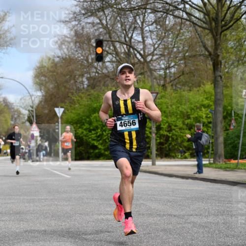 12.04.2026 - 45. Internationalen Wilhelmsburger Insellauf J. Mangold http://msf.ph/oto/9507575 12.04.2026 12:47:08 Ziel 3048, 5413, 4656, 5556, 5709, 3750, 3301, 4466, 5495, 3452, 4877 meine-sportfotos.de