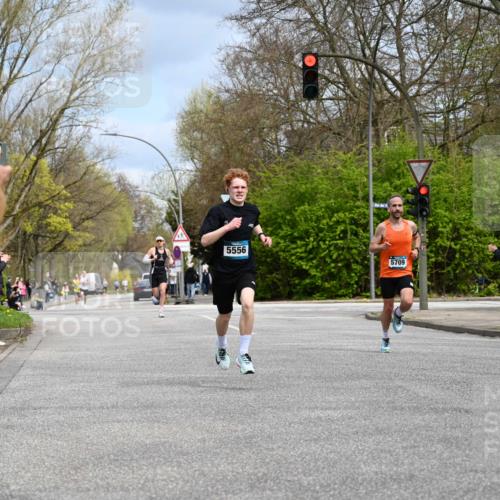 12.04.2026 - 45. Internationalen Wilhelmsburger Insellauf J. Mangold http://msf.ph/oto/9507586 12.04.2026 12:47:10 Ziel 5413, 4656, 5556, 5709, 3750, 3301, 4466, 5495, 3452, 4877, 4874 meine-sportfotos.de