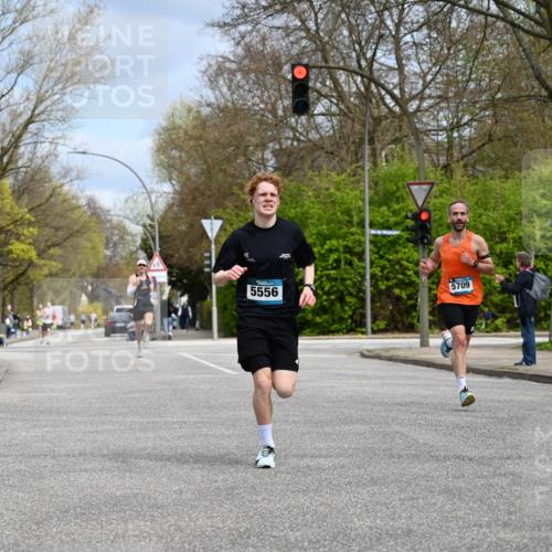 12.04.2026 - 45. Internationalen Wilhelmsburger Insellauf J. Mangold http://msf.ph/oto/9507592 12.04.2026 12:47:11 Ziel 5413, 4656, 5556, 5709, 3750, 3301, 4466, 5495, 3452, 4877, 4874 meine-sportfotos.de