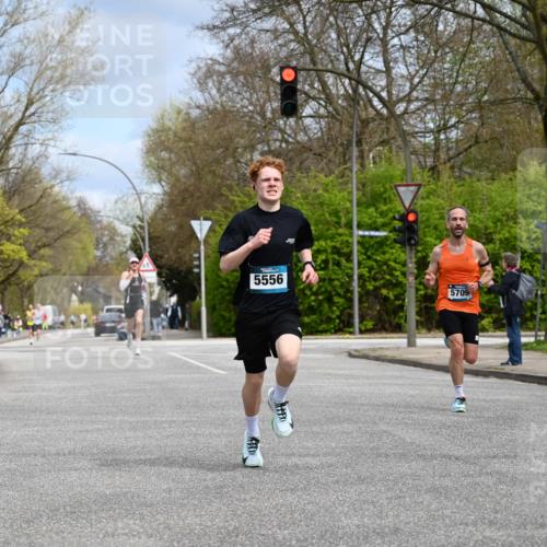 12.04.2026 - 45. Internationalen Wilhelmsburger Insellauf J. Mangold http://msf.ph/oto/9507593 12.04.2026 12:47:11 Ziel 5413, 4656, 5556, 5709, 3750, 3301, 4466, 5495, 3452, 4877, 4874 meine-sportfotos.de