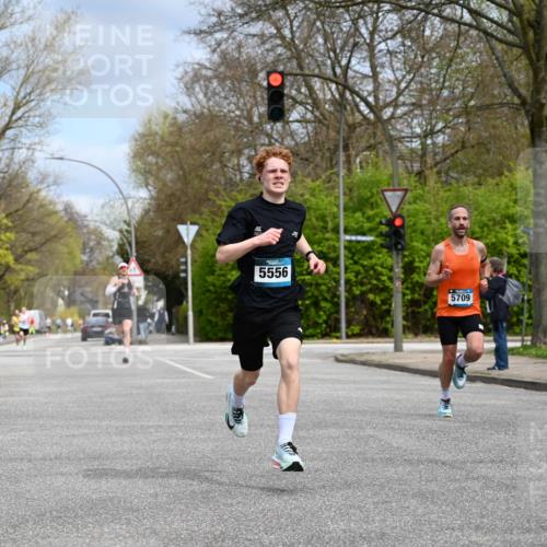 12.04.2026 - 45. Internationalen Wilhelmsburger Insellauf J. Mangold http://msf.ph/oto/9507594 12.04.2026 12:47:11 Ziel 5413, 4656, 5556, 5709, 3750, 3301, 4466, 5495, 3452, 4877, 4874 meine-sportfotos.de