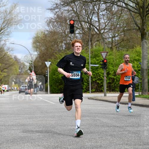 12.04.2026 - 45. Internationalen Wilhelmsburger Insellauf J. Mangold http://msf.ph/oto/9507595 12.04.2026 12:47:11 Ziel 5413, 4656, 5556, 5709, 3750, 3301, 4466, 5495, 3452, 4877, 4874 meine-sportfotos.de