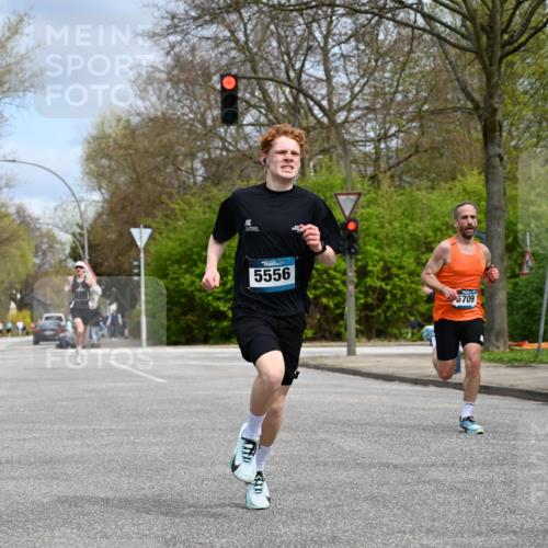 12.04.2026 - 45. Internationalen Wilhelmsburger Insellauf J. Mangold http://msf.ph/oto/9507597 12.04.2026 12:47:11 Ziel 5413, 4656, 5556, 5709, 3750, 3301, 4466, 5495, 3452, 4877, 4874 meine-sportfotos.de