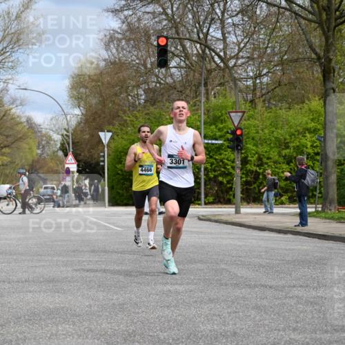 12.04.2026 - 45. Internationalen Wilhelmsburger Insellauf J. Mangold http://msf.ph/oto/9507608 12.04.2026 12:47:23 Ziel 5709, 3750, 3301, 4466, 5495, 3452, 4877, 4874, 5607, 5364 meine-sportfotos.de