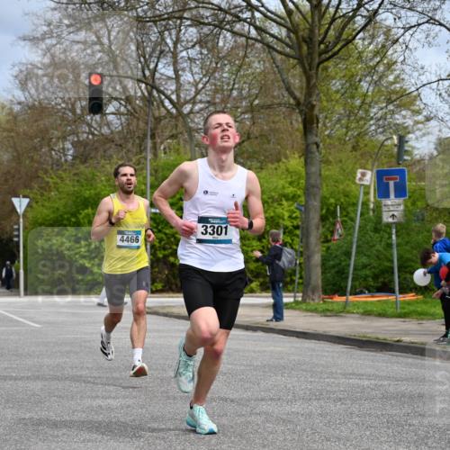 12.04.2026 - 45. Internationalen Wilhelmsburger Insellauf J. Mangold http://msf.ph/oto/9507616 12.04.2026 12:47:23 Ziel 5709, 3750, 3301, 4466, 5495, 3452, 4877, 4874, 5607, 5364 meine-sportfotos.de