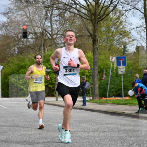 12.04.2026 - 45. Internationalen Wilhelmsburger Insellauf J. Mangold http://msf.ph/oto/9507617 12.04.2026 12:47:23 Ziel 5709, 3750, 3301, 4466, 5495, 3452, 4877, 4874, 5607, 5364 meine-sportfotos.de