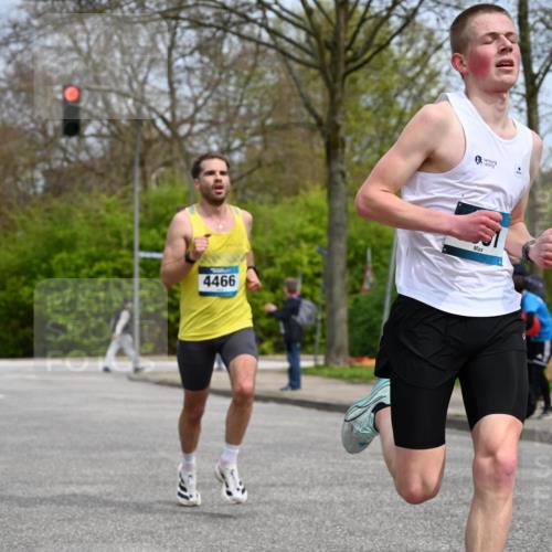 12.04.2026 - 45. Internationalen Wilhelmsburger Insellauf J. Mangold http://msf.ph/oto/9507623 12.04.2026 12:47:24 Ziel 5709, 3750, 3301, 4466, 5495, 3452, 4877, 4874, 5607, 5364 meine-sportfotos.de