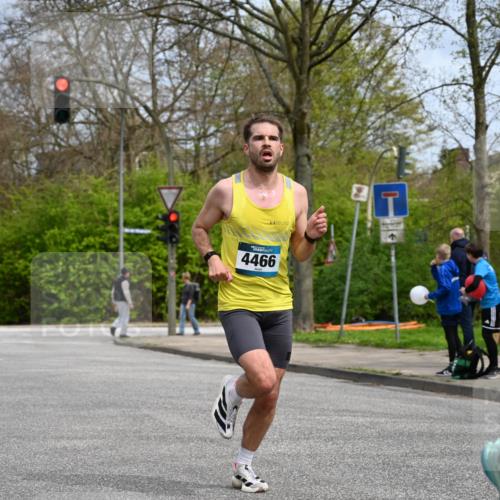 12.04.2026 - 45. Internationalen Wilhelmsburger Insellauf J. Mangold http://msf.ph/oto/9507626 12.04.2026 12:47:24 Ziel 5709, 3750, 3301, 4466, 5495, 3452, 4877, 4874, 5607, 5364 meine-sportfotos.de