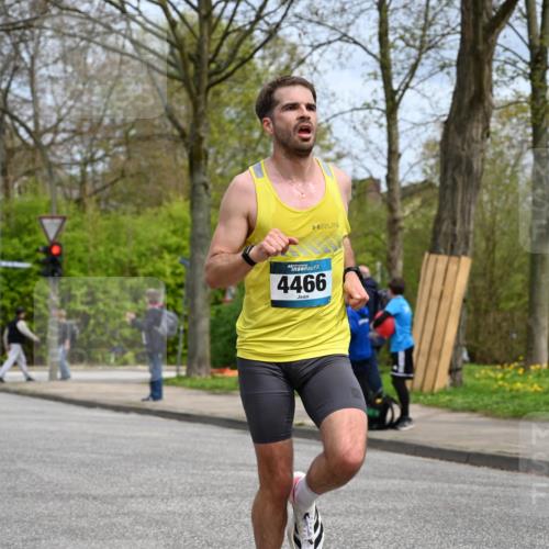 12.04.2026 - 45. Internationalen Wilhelmsburger Insellauf J. Mangold http://msf.ph/oto/9507630 12.04.2026 12:47:25 Ziel 3750, 3301, 4466, 5495, 3452, 4877, 4874, 5607, 5364 meine-sportfotos.de