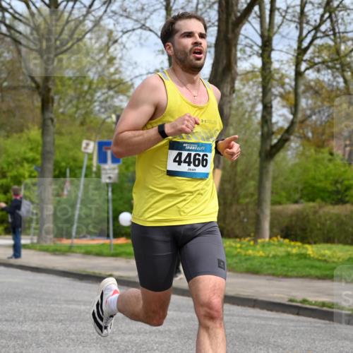12.04.2026 - 45. Internationalen Wilhelmsburger Insellauf J. Mangold http://msf.ph/oto/9507632 12.04.2026 12:47:25 Ziel 3750, 3301, 4466, 5495, 3452, 4877, 4874, 5607, 5364 meine-sportfotos.de