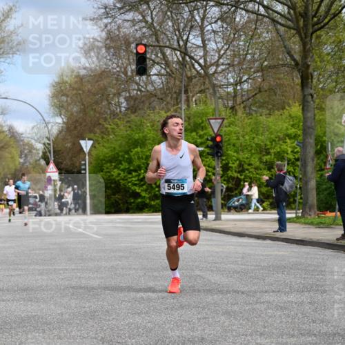 12.04.2026 - 45. Internationalen Wilhelmsburger Insellauf J. Mangold http://msf.ph/oto/9507637 12.04.2026 12:47:36 Ziel 4466, 5495, 3452, 4877, 4874, 5607, 5364, 5853 meine-sportfotos.de