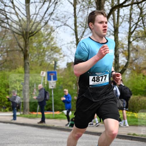 12.04.2026 - 45. Internationalen Wilhelmsburger Insellauf J. Mangold http://msf.ph/oto/9507658 12.04.2026 12:47:42 Ziel 5495, 3452, 4877, 4874, 5607, 5364, 5853, 5853 meine-sportfotos.de