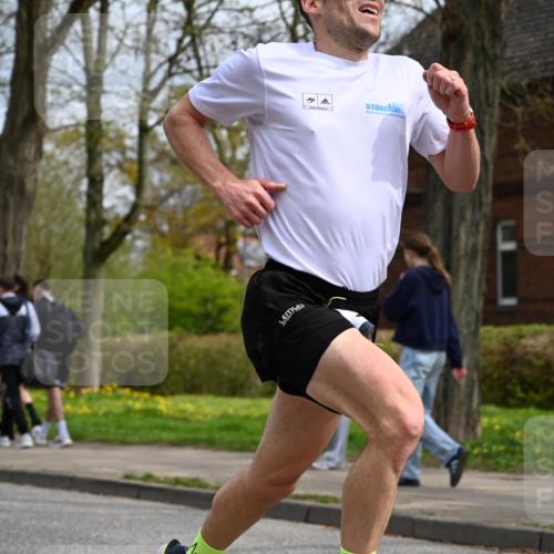 12.04.2026 - 45. Internationalen Wilhelmsburger Insellauf J. Mangold http://msf.ph/oto/9507665 12.04.2026 12:47:43 Ziel 5495, 3452, 4877, 4874, 5607, 5364, 5364, 5853 meine-sportfotos.de