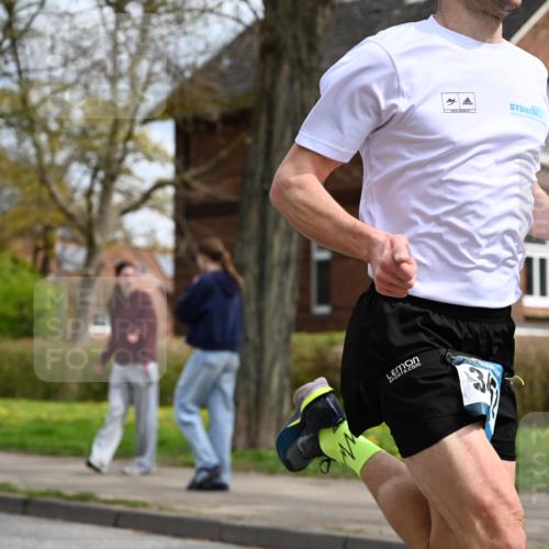 12.04.2026 - 45. Internationalen Wilhelmsburger Insellauf J. Mangold http://msf.ph/oto/9507667 12.04.2026 12:47:44 Ziel 5495, 3452, 4877, 4874, 5607, 5364, 5853 meine-sportfotos.de