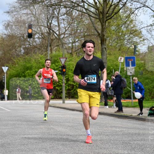 12.04.2026 - 45. Internationalen Wilhelmsburger Insellauf J. Mangold http://msf.ph/oto/9507671 12.04.2026 12:47:52 Ziel 3452, 4877, 4874, 5607, 5364, 5853, 3159 meine-sportfotos.de