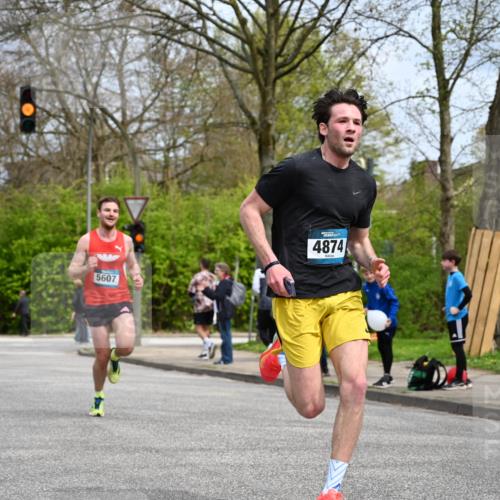 12.04.2026 - 45. Internationalen Wilhelmsburger Insellauf J. Mangold http://msf.ph/oto/9507674 12.04.2026 12:47:53 Ziel 4877, 4874, 5607, 5364, 5853, 3159 meine-sportfotos.de