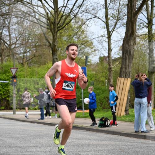 12.04.2026 - 45. Internationalen Wilhelmsburger Insellauf J. Mangold http://msf.ph/oto/9507686 12.04.2026 12:47:54 Ziel 4877, 4874, 5607, 5364, 5853, 5853, 3159 meine-sportfotos.de