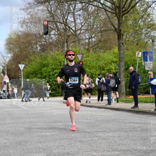 12.04.2026 - 45. Internationalen Wilhelmsburger Insellauf J. Mangold http://msf.ph/oto/9507693 12.04.2026 12:47:55 Ziel 4874, 5607, 5364, 5853, 3159, 4677 meine-sportfotos.de