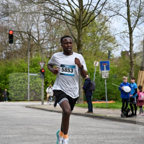 12.04.2026 - 45. Internationalen Wilhelmsburger Insellauf J. Mangold http://msf.ph/oto/9507714 12.04.2026 12:48:06 Ziel 5607, 5364, 5853, 3159, 4677, 4240, 4893 meine-sportfotos.de