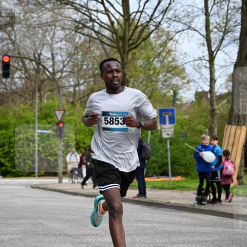 12.04.2026 - 45. Internationalen Wilhelmsburger Insellauf J. Mangold http://msf.ph/oto/9507715 12.04.2026 12:48:07 Ziel 5364, 5853, 3159, 4677, 4677, 4240, 4893 meine-sportfotos.de
