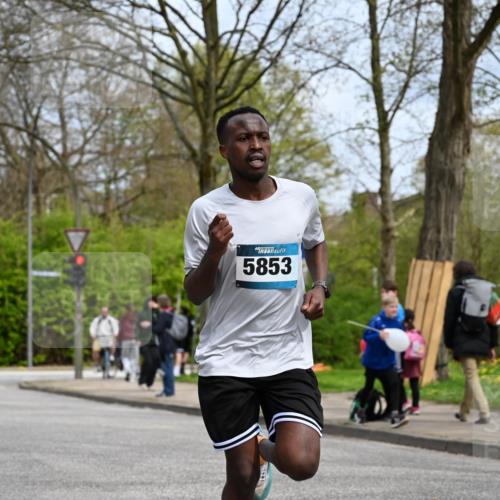 12.04.2026 - 45. Internationalen Wilhelmsburger Insellauf J. Mangold http://msf.ph/oto/9507717 12.04.2026 12:48:07 Ziel 5364, 5853, 3159, 4677, 4677, 4240, 4893 meine-sportfotos.de